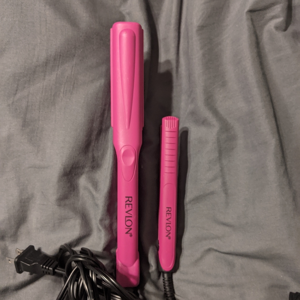 Revlon Flat Iron Set in Pink (1/2" & 1" in)
